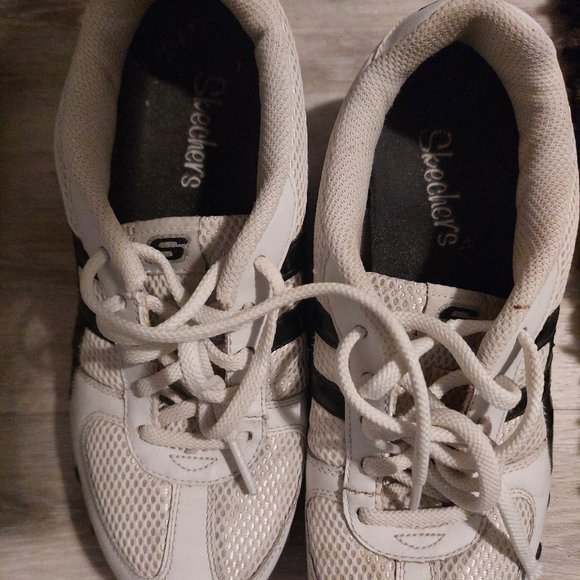 Women's size 6 Sketchers - Picture 1 of 3